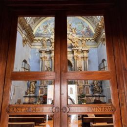 Eingang zur Kirche Santa Maria sopra Minerva