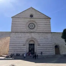 Façade de la Basilique de Santa Chiara